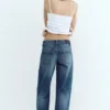 Jeans mit niedriger Leibhöhe und geradem Bein Jeans mit niedriger Leibhöhe und geradem Bein