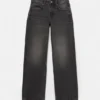 Jeans mit niedriger Leibhöhe und geradem Bein Jeans mit niedriger Leibhöhe und geradem Bein
