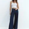 Jeans mit niedriger Leibhöhe und weitem Bein Jeans mit niedriger Leibhöhe und weitem Bein