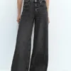 Jeans mit niedriger Leibhöhe und weitem Bein Jeans mit niedriger Leibhöhe und weitem Bein