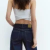 Jeans mit niedriger Leibhöhe und weitem Bein Jeans mit niedriger Leibhöhe und weitem Bein