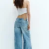 Jeans mit niedriger Leibhöhe und weitem Bein Jeans mit niedriger Leibhöhe und weitem Bein