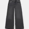 Jeans mit niedriger Leibhöhe und weitem Bein Jeans mit niedriger Leibhöhe und weitem Bein
