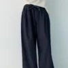 Jeans mit tiefem Schritt Jeans mit tiefem Schritt