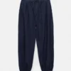 Jeans mit tiefem Schritt Jeans mit tiefem Schritt