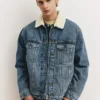 Jeansjacke mit Kunstfellkragen