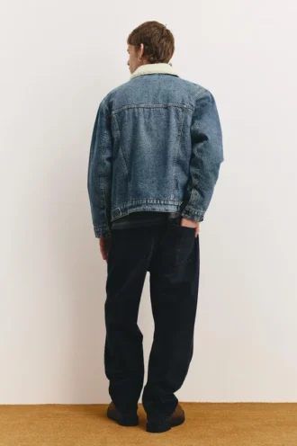 Jeansjacke mit Kunstfellkragen