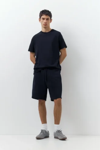 Jogger-Bermudashorts und T-Shirts im Set