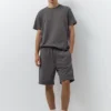 Jogger-Bermudashorts und T-Shirts im Set