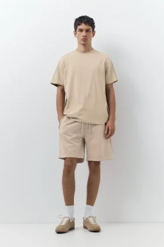 Jogger-Bermudashorts und T-Shirts im Set