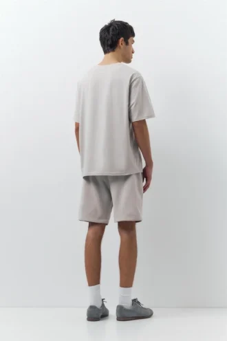 Jogger-Bermudashorts und T-Shirts im Set