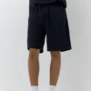 Jogger-Bermudashorts und T-Shirts im Set