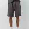 Jogger-Bermudashorts und T-Shirts im Set