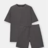 Jogger-Bermudashorts und T-Shirts im Set