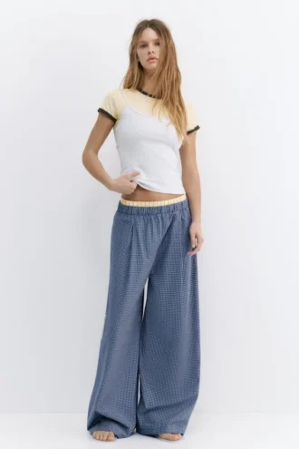 Karierte Hose im Pyjama-Stil mit Abnähern Karierte Hose im Pyjama-Stil mit Abnähern
