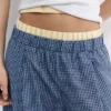 Karierte Hose im Pyjama-Stil mit Abnähern Karierte Hose im Pyjama-Stil mit Abnähern