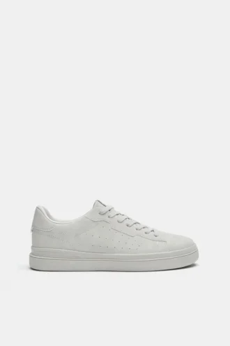 Klobige Basic-Sneaker