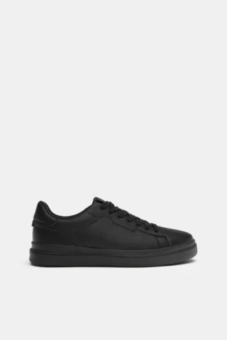 Klobige Basic-Sneaker