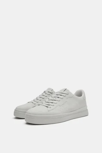 Klobige Basic-Sneaker