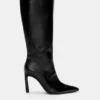 Kniehohe Stiefel mit hohem Absatz