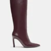Kniehohe Stiefel mit hohem Absatz