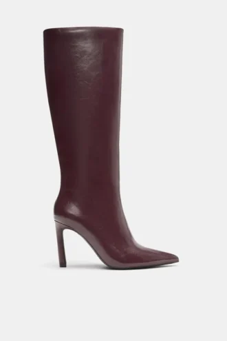 Kniehohe Stiefel mit hohem Absatz