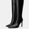 Kniehohe Stiefel mit hohem Absatz