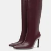 Kniehohe Stiefel mit hohem Absatz