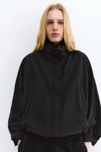 Kurze Jacke in Nylon-Optik
