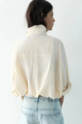 Kurze Jacke in Nylon-Optik