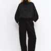 Kurze Jacke in Nylon-Optik Kurze Jacke in Nylon-Optik