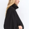 Kurze Jacke in Nylon-Optik Kurze Jacke in Nylon-Optik