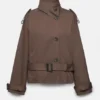 Kurzer Trenchcoat mit hohem Kragen Kurzer Trenchcoat mit hohem Kragen