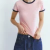 Kurzärmeliges T-Shirt mit Rippstrick Kurzärmeliges T-Shirt mit Rippstrick