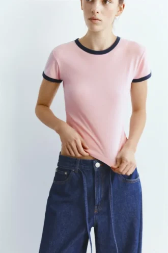 Kurzärmeliges T-Shirt mit Rippstrick