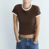 Kurzärmeliges T-Shirt mit Rippstrick Kurzärmeliges T-Shirt mit Rippstrick