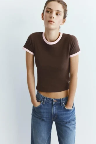 Kurzärmeliges T-Shirt mit Rippstrick