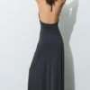 Langes Cupro-Halter-Kleid