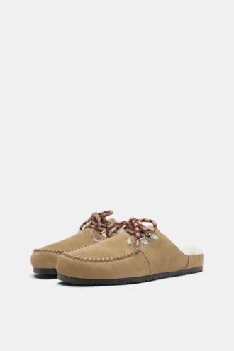 Leder-Clogs im Shearling-Look mit Schnürung