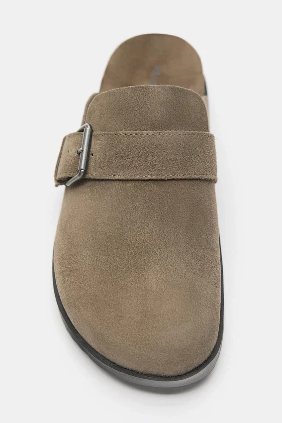 Leder-Clogs mit Schnalle Leder-Clogs mit Schnalle