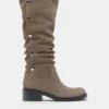 Leder-Stiefel mit hohen Absätzen und Nieten