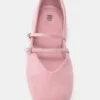 Lederballerinas mit Riemchen
