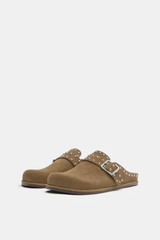 Lederclogs mit Nieten