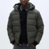 Leichte Daunenjacke mit Kapuze Leichte Daunenjacke mit Kapuze