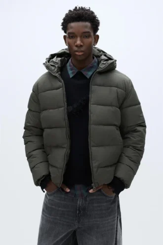 Leichte Daunenjacke mit Kapuze