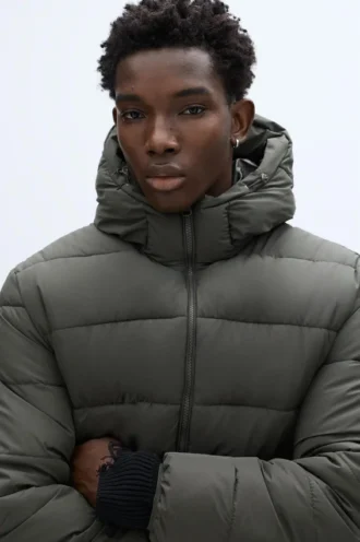 Leichte Daunenjacke mit Kapuze