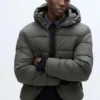 Leichte Daunenjacke mit Kapuze Leichte Daunenjacke mit Kapuze