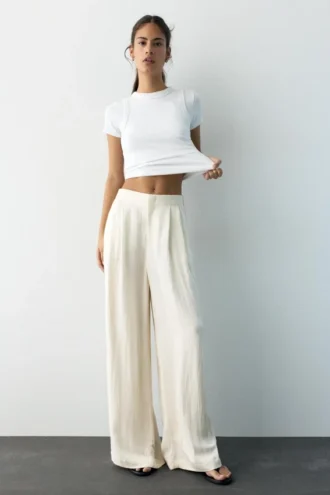 Maßgeschneiderte Hose mit Abnähern