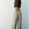 Maßgeschneiderte Hose mit Abnähern