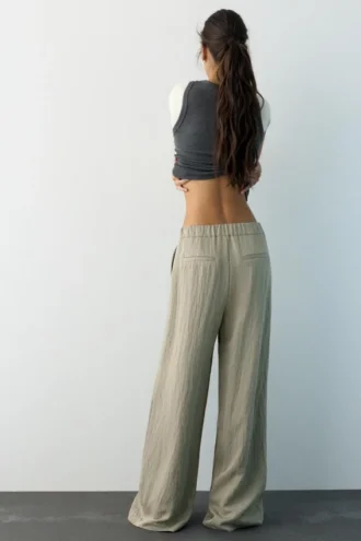Maßgeschneiderte Hose mit Abnähern